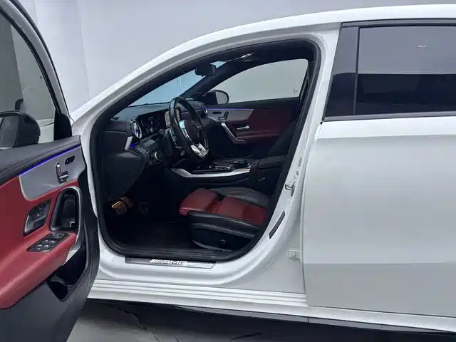 Photo 18 - Mercedes-Benz A-Class AMG