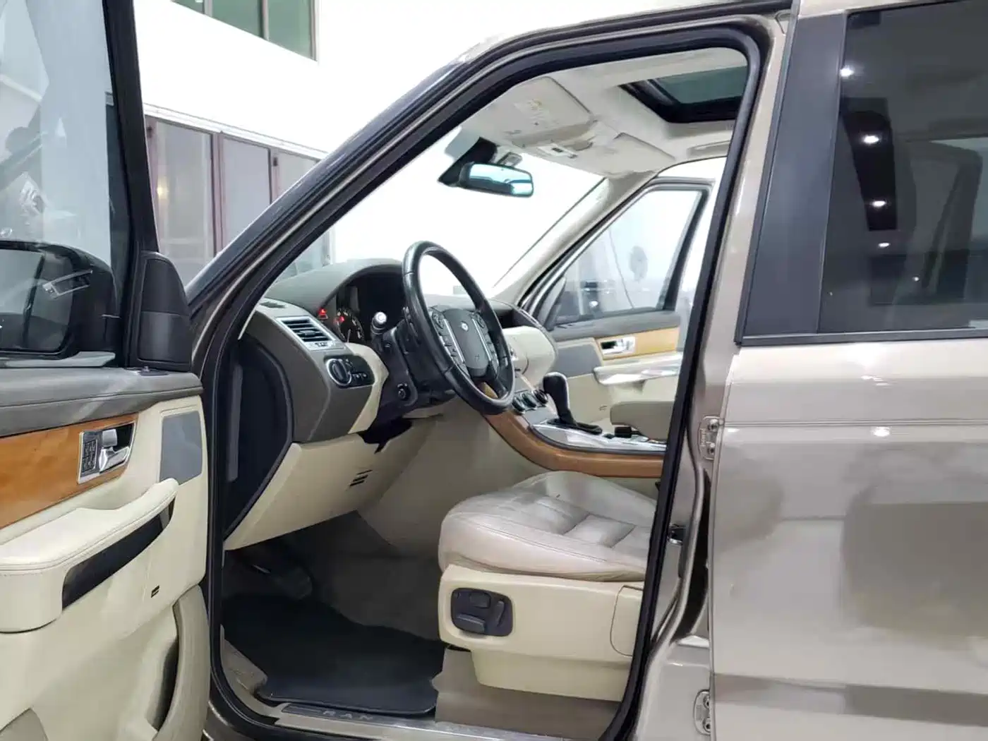 Land Rover Range Rover Sport 2013 3.0 TDV6 Diesel фото 4