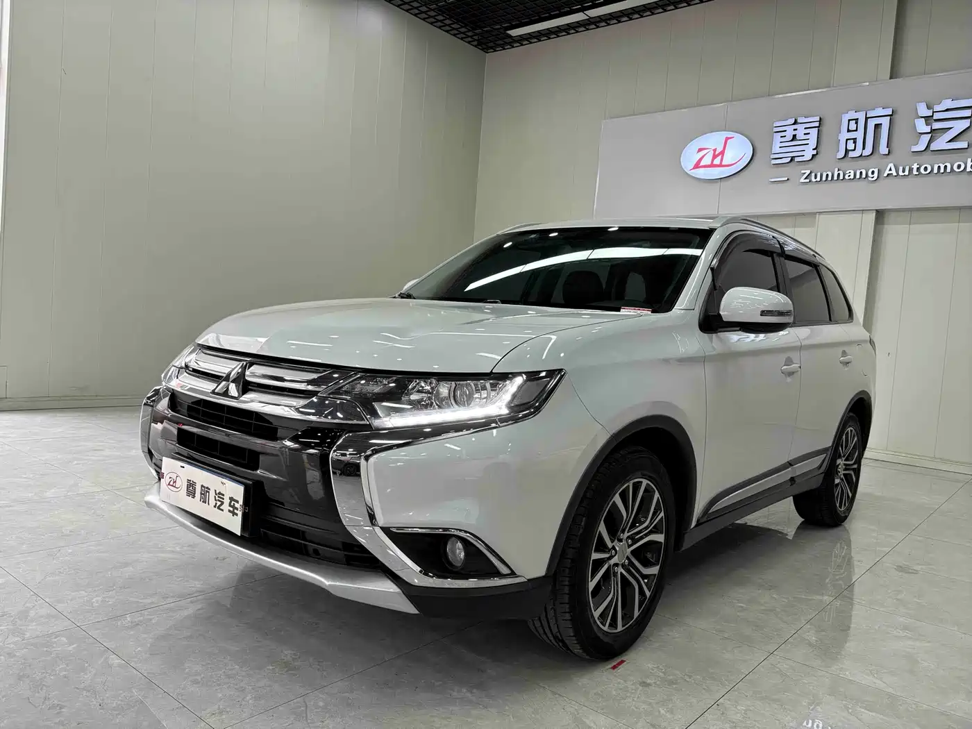 Mitsubishi Outlander 2018 2.0L 2WD Glory Edition 5-seater фото 3