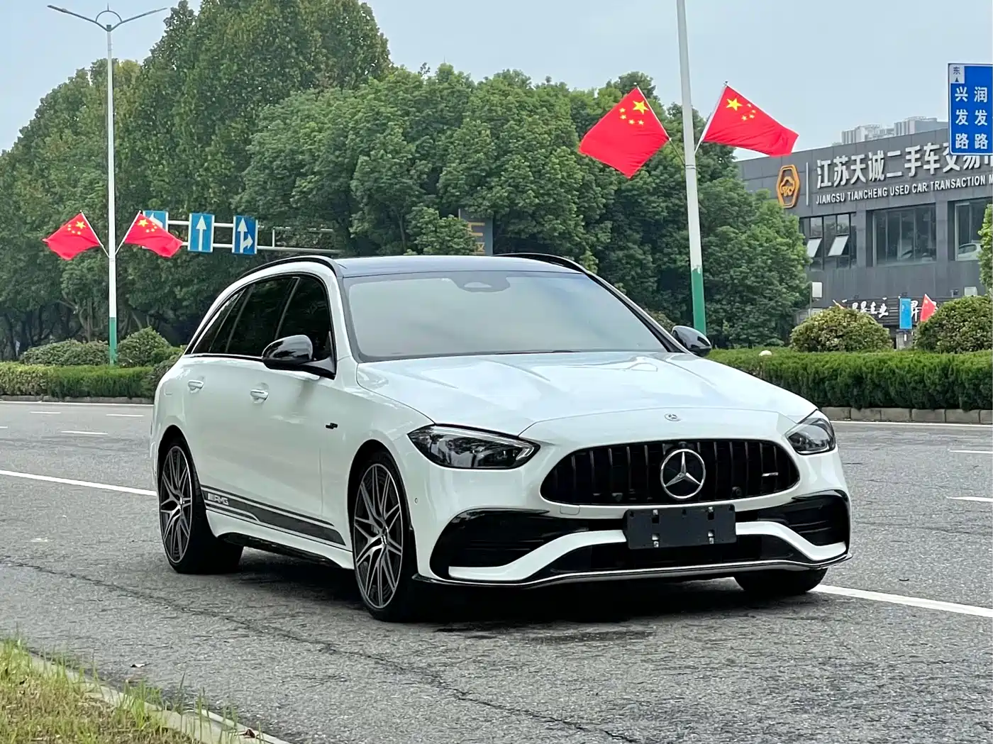 Mercedes-Benz C-Class AMG 2023 AMG C 43 4MATIC Wagon Special Edition фото 3