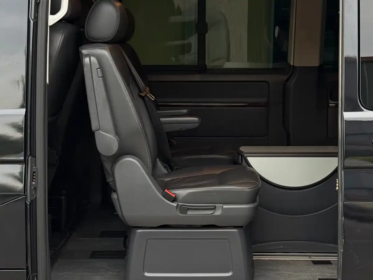 Volkswagen Multivan 2012 2.0TSI 2WD Luxury Edition фото 6