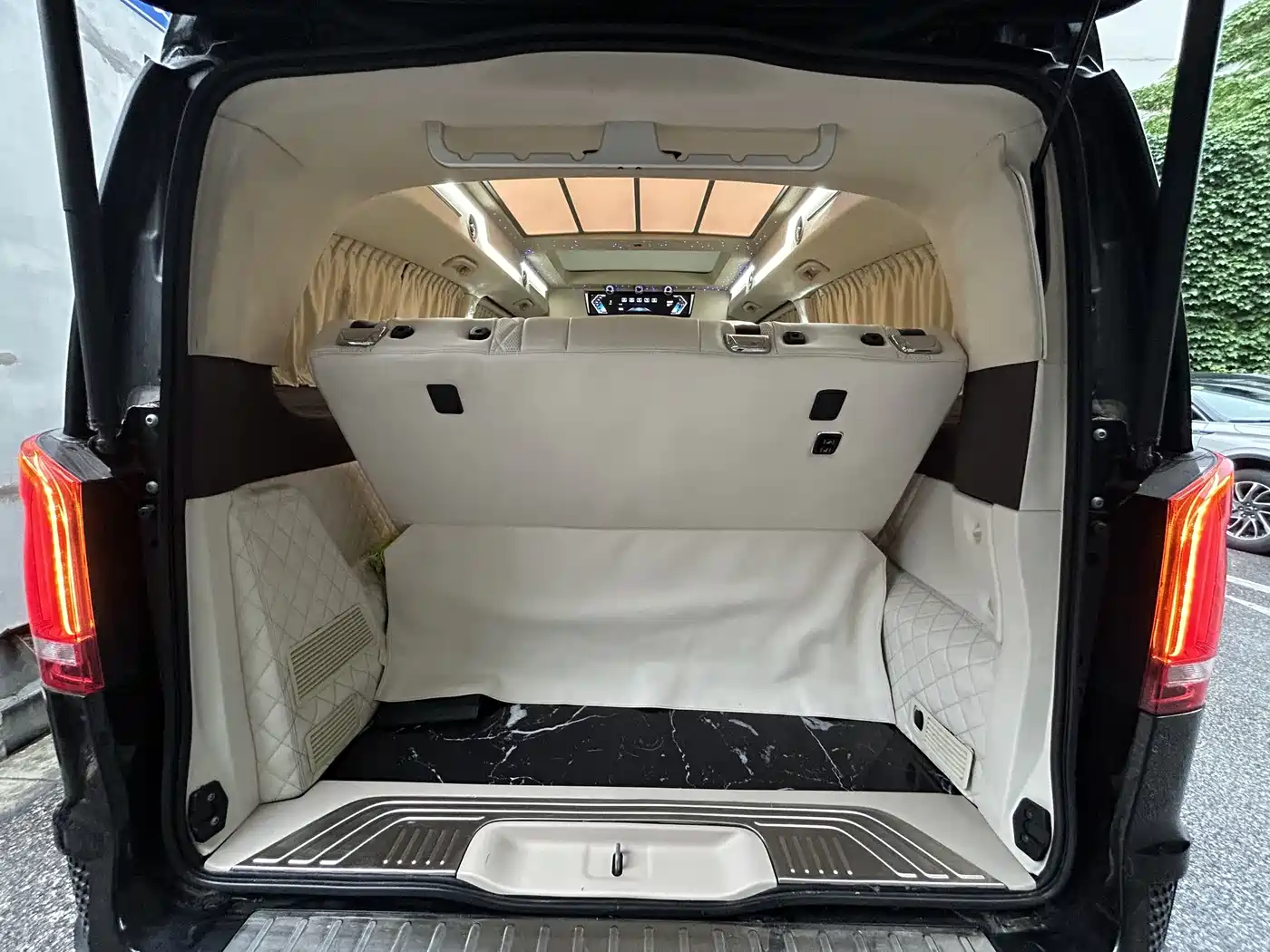 Mercedes-Benz V-Class 2021 V 260 L Long Wheelbase Luxury Edition фото 7