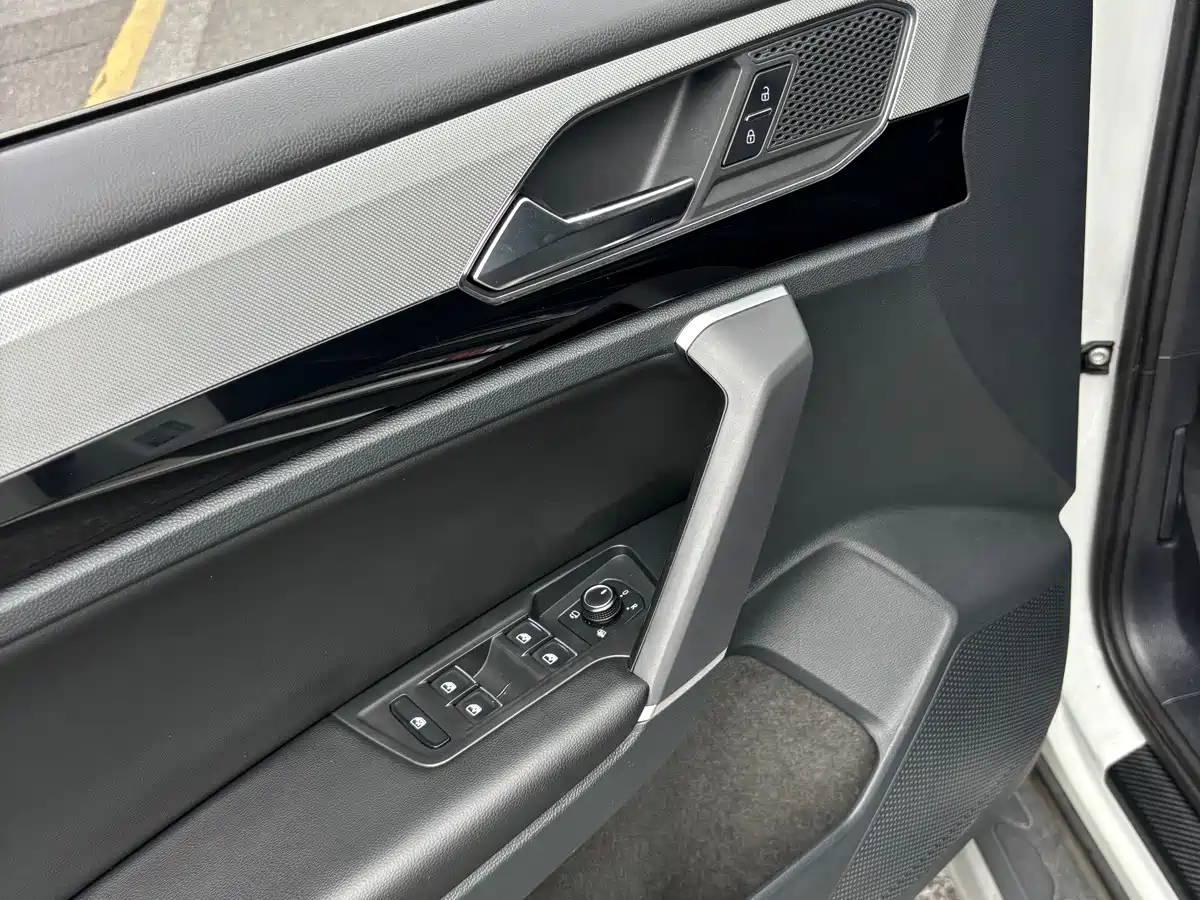 Volkswagen Tayron 2019 330TSI 2WD Luxury China VI фото 17