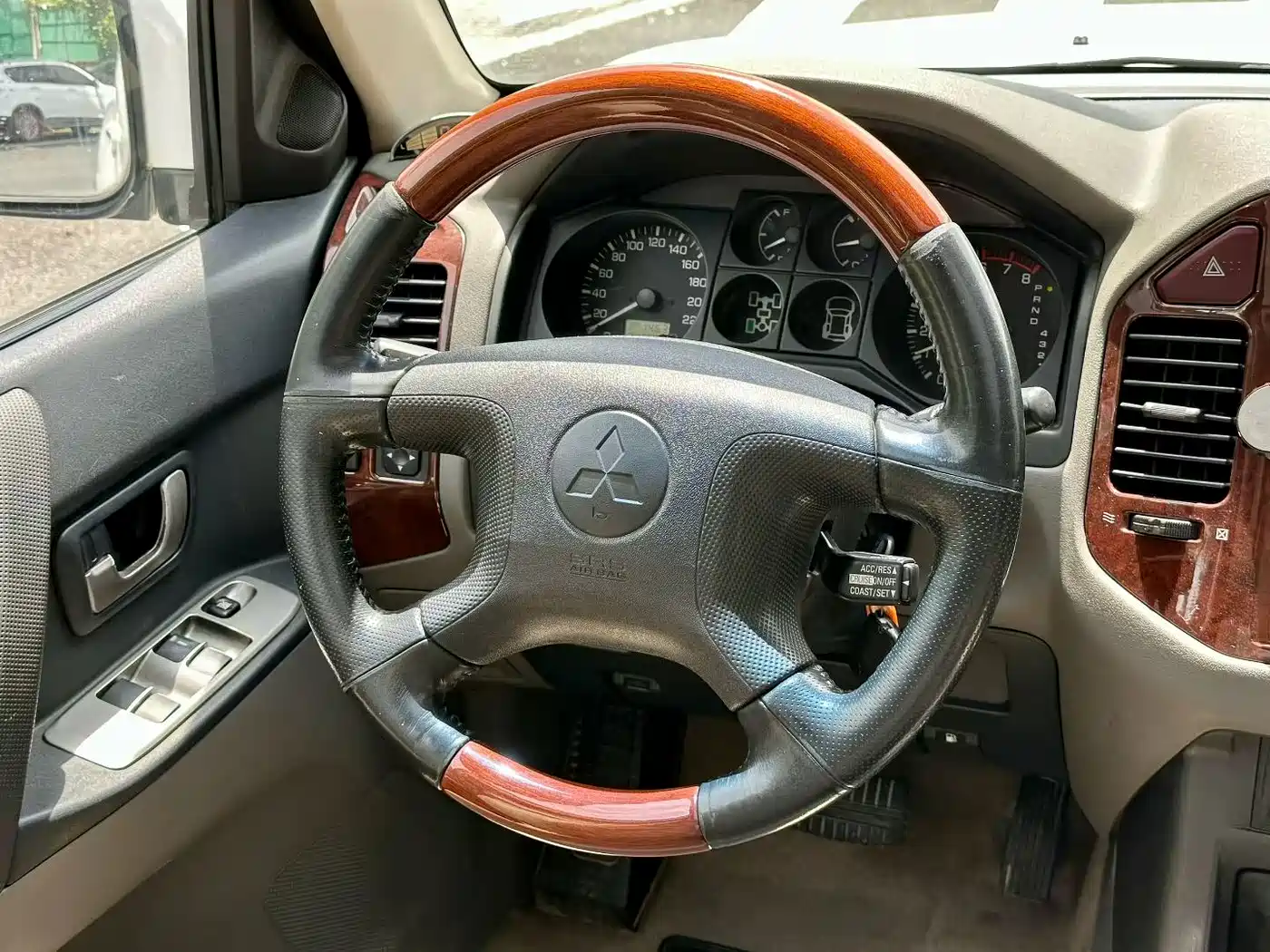 Mitsubishi Pajero 2006 2006 Model 3.0L AT GLX