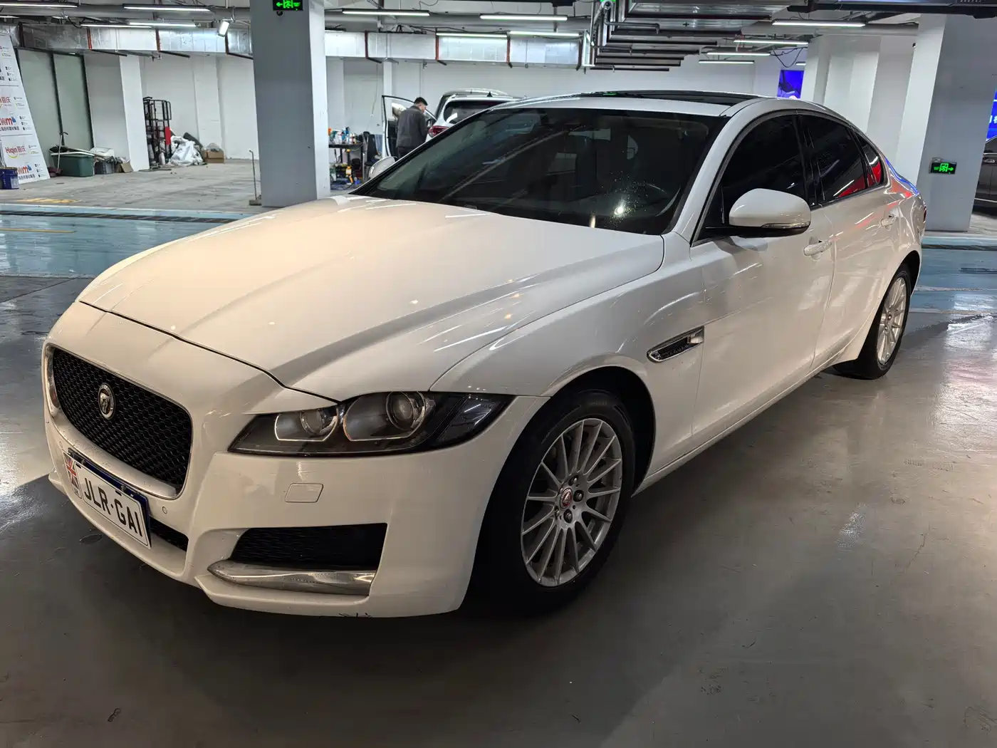 Jaguar XF 2016 2016 XF 2.0T 2WD Elegance Edition