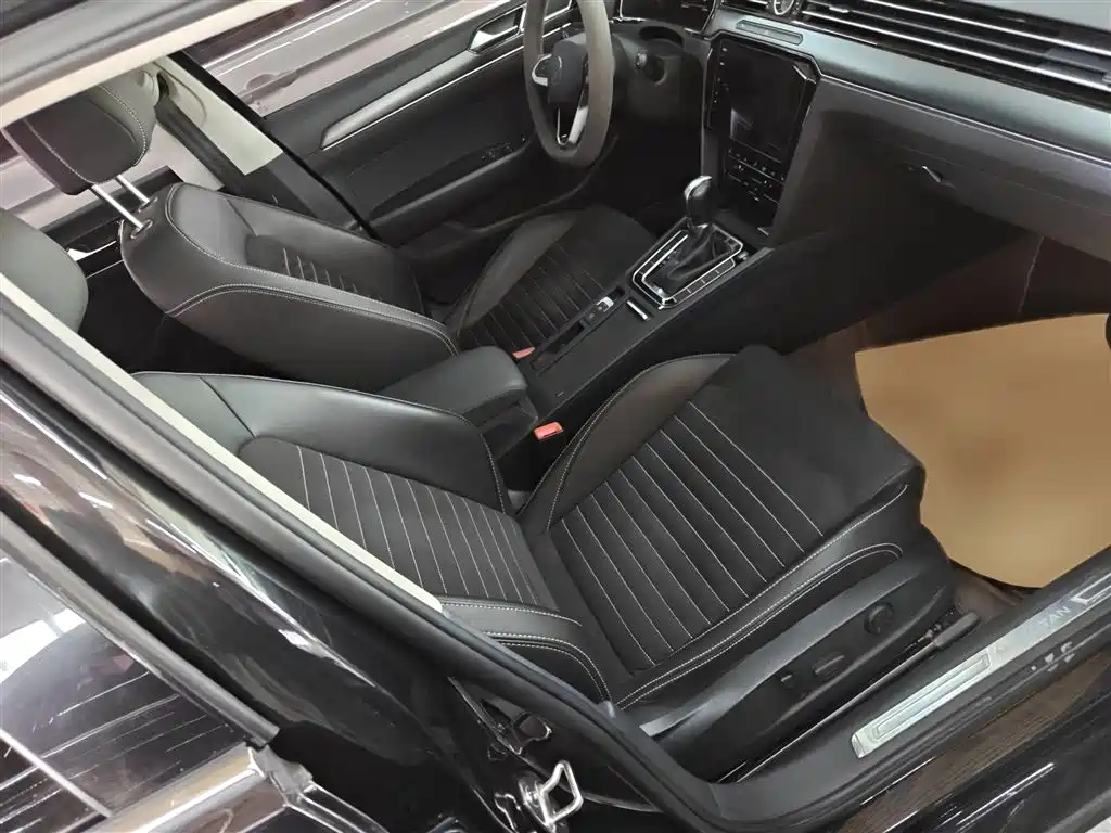 Volkswagen Magotan 2020 330TSI DSG Luxury фото 17