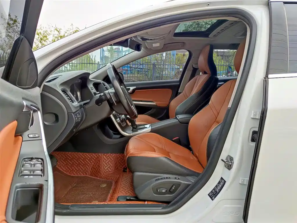 Фото 7 - Volvo V60