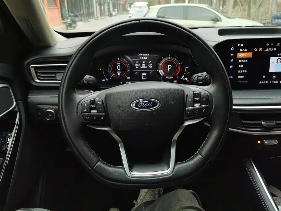Фото 15 - Ford Explorer