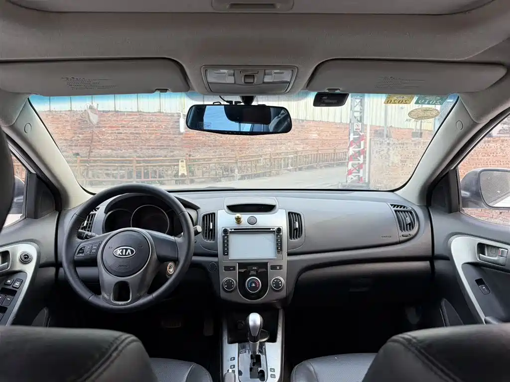 Kia Forte 2012 1.6L AT GLS Commemorative Edition фото 9
