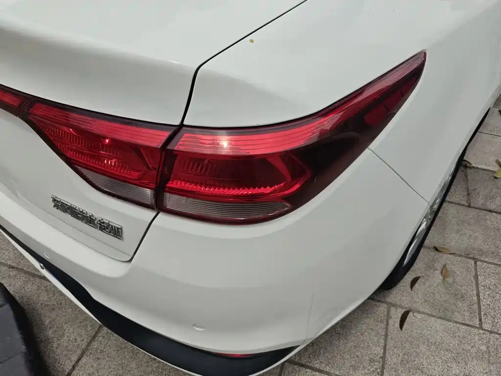 Kia K2 2018 2017 Sedan 1.4L AT 15th Anniversary Special Edition GLS