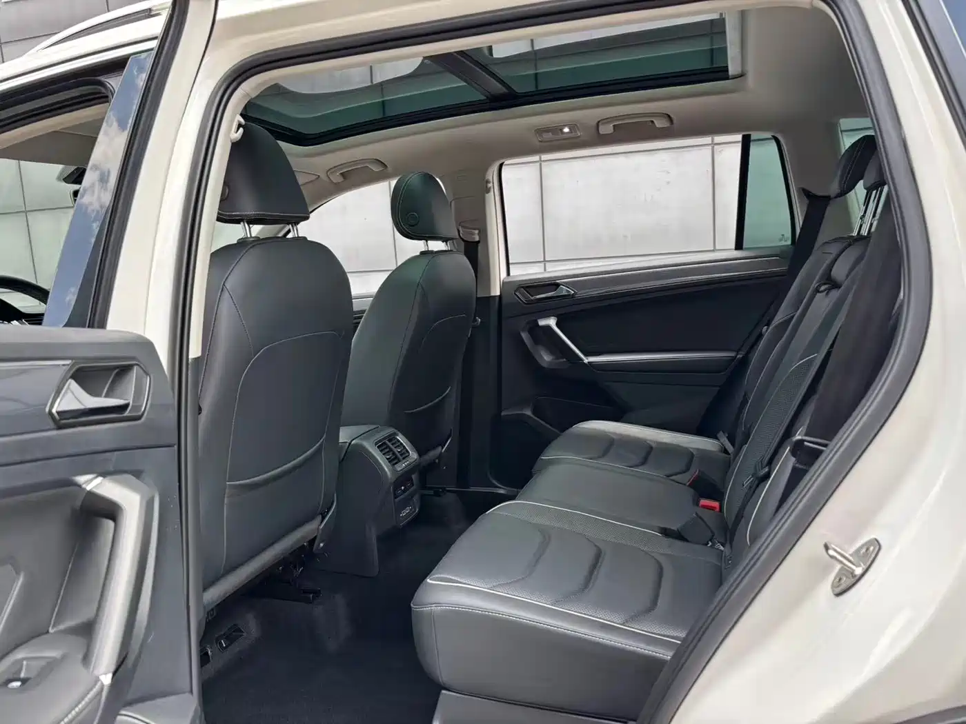 Volkswagen Tiguan L 2020 330TSI Auto 2WD R-Line Flagship China VI фото 9