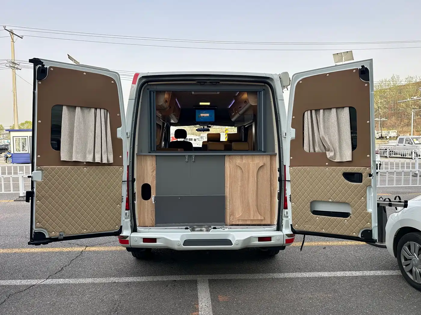 SAIC Maxus Xintu V80 2021 2.0T PLUS AMT All-round King Short Wheelbase Medium Roof 5/6/7/8/9-seater фото 25