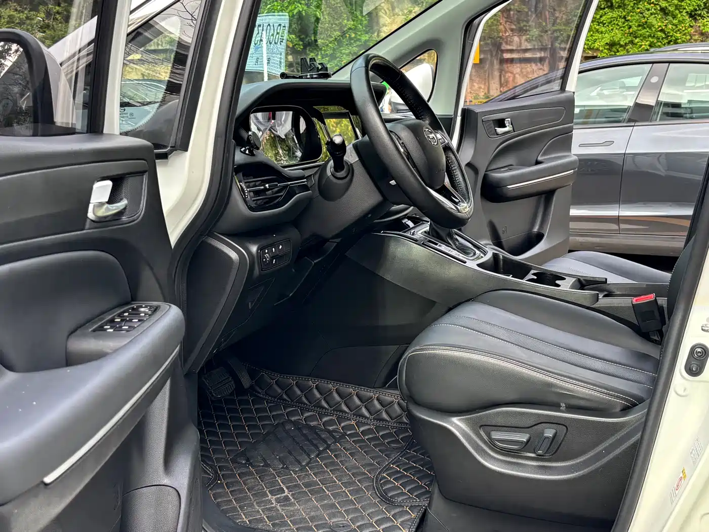 GAC Trumpchi Trumpchi M6 2019 270T Automatic Premium Edition (7-Seater) China V фото 13