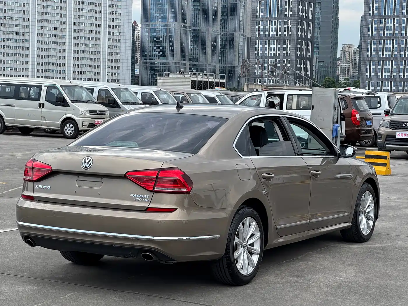 Photo 5 - Volkswagen Passat