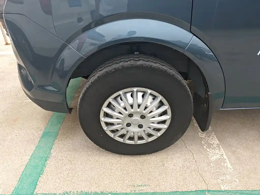 Dongfeng Yufeng Yufeng 2024 2023 V9+ 2.3T Manual FWD Van Short Wheelbase Medium Roof 3 Seater