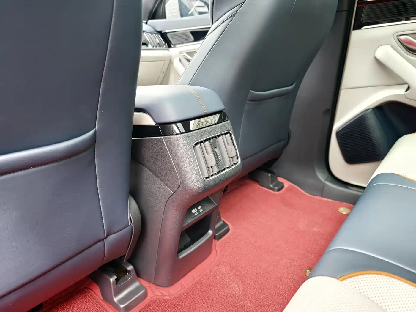 BYD Song PLUS PHEV 2024 Glory Edition DM-i 150km Flagship PLUS фото 12