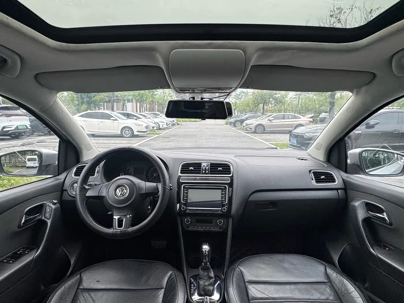 Volkswagen Polo 2011 1.4L Automatic Cool Edition фото 5