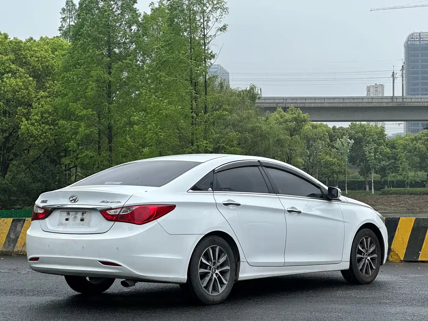 Hyundai Sonata 2013 2.4L Automatic Luxury Edition (China IV) фото 7