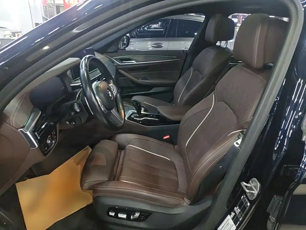 Photo 15 - BMW 5 Series
