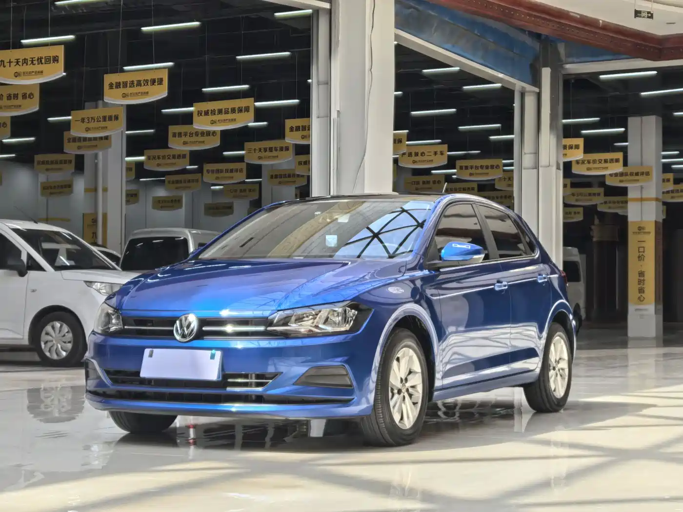 VOLKSWAGEN POLO
