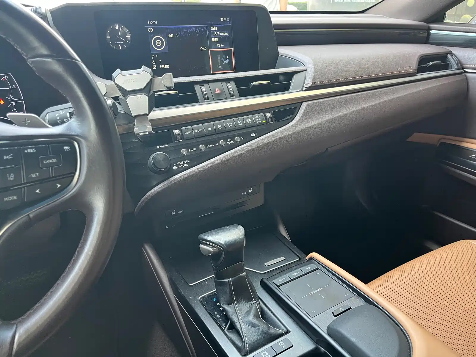 Фото 15 - Lexus ES