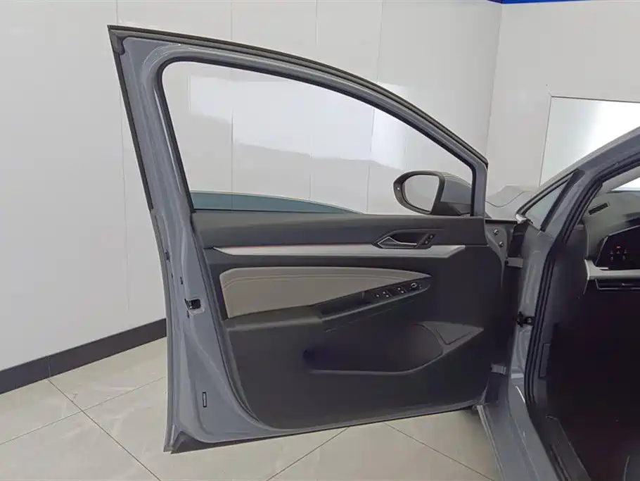 Volkswagen Golf 2023 Facelift 280TSI DSG Pro фото 7