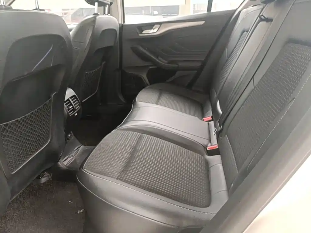 Photo 17 - Ford Focus