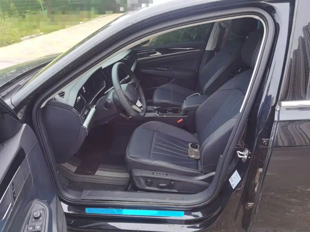 Volkswagen Passat 2025 Outstanding 330TSI Starlight Elite Edition фото 8
