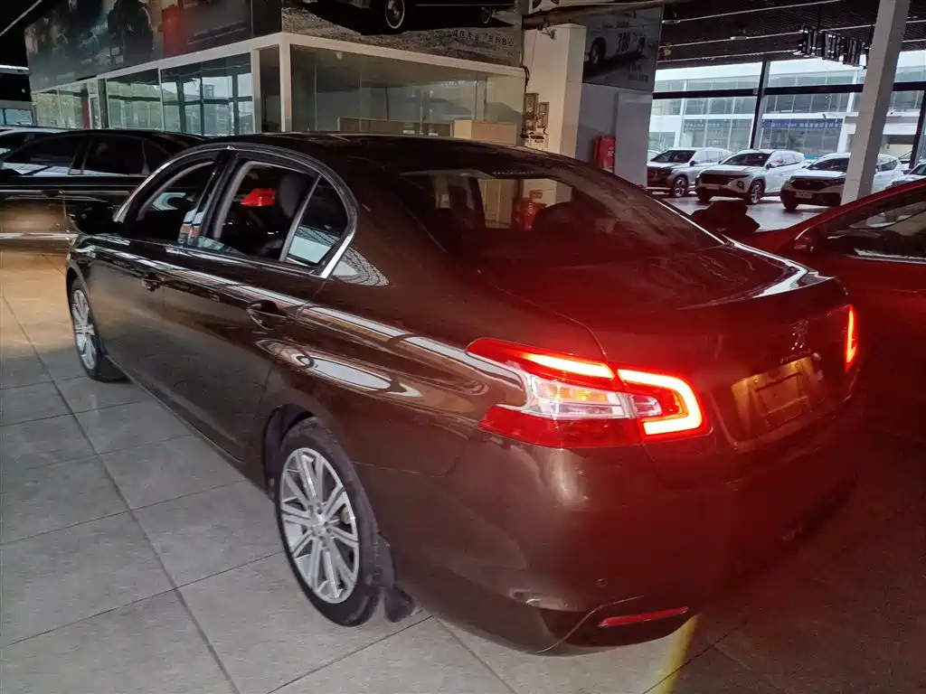 Peugeot 408 2015 Model 1.2T Automatic Luxury Edition фото 24
