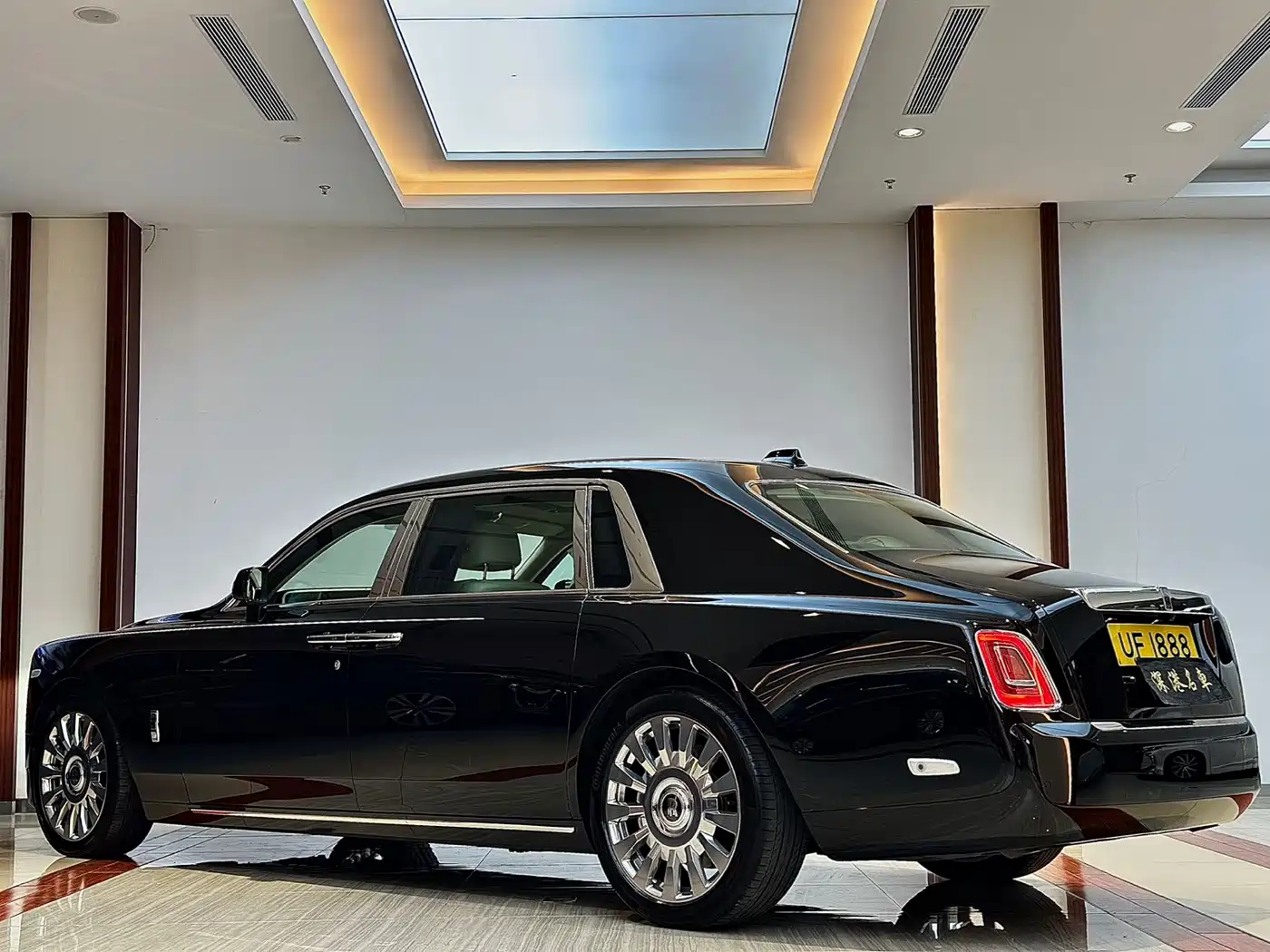 Rolls-Royce Phantom 2018 6.7T Long Wheelbase Version фото 5