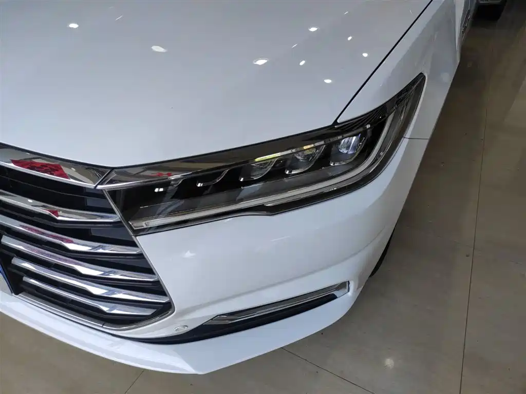 BYD Qin 2019 1.5L Automatic Luxury Edition фото 18