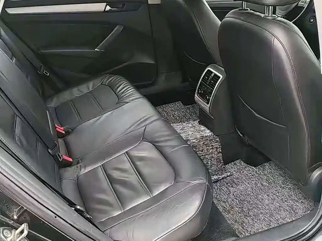 Photo 5 - Volkswagen Passat