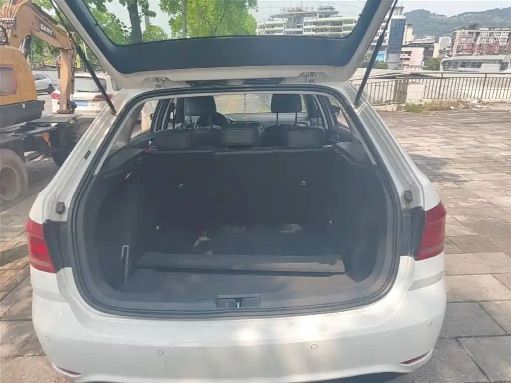 Volkswagen Lavida Tour 2017 180TSI DSG Comfort Edition фото 19
