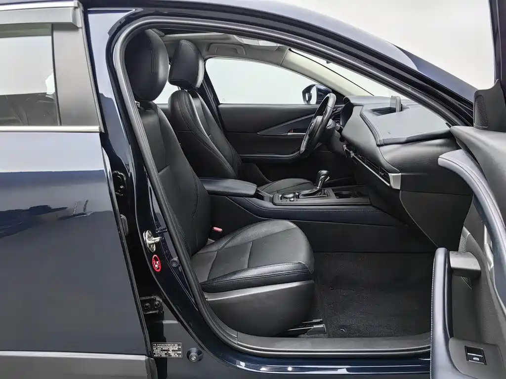 Фото 23 - Mazda CX-30