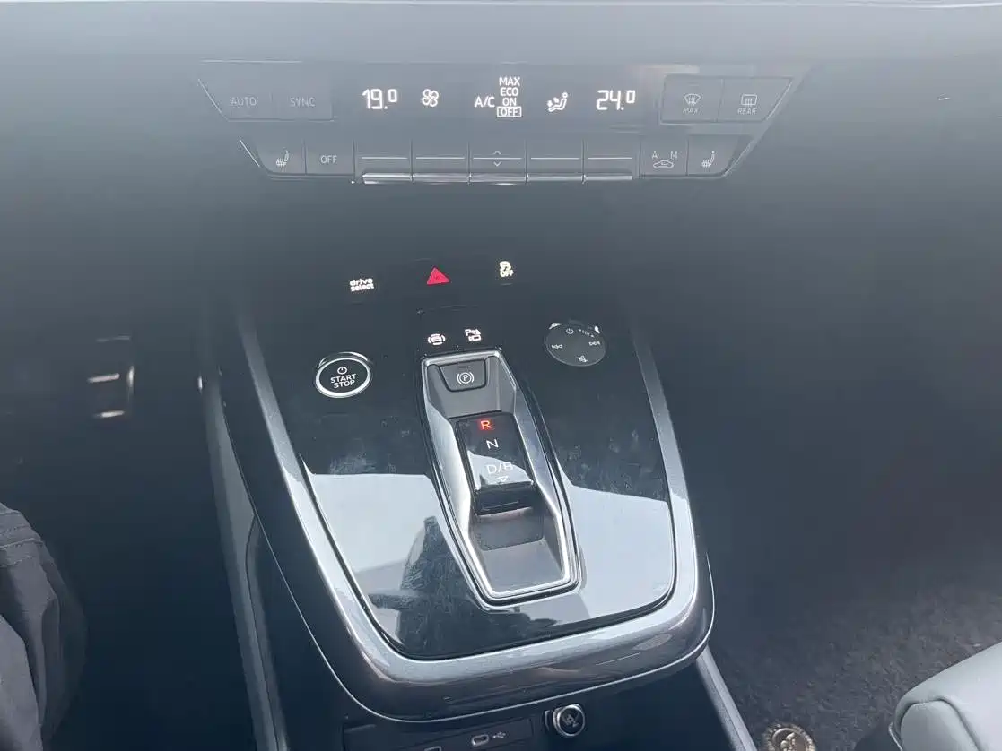 Audi Q4 e-tron 2024 40 e-tron Creation Edition фото 9