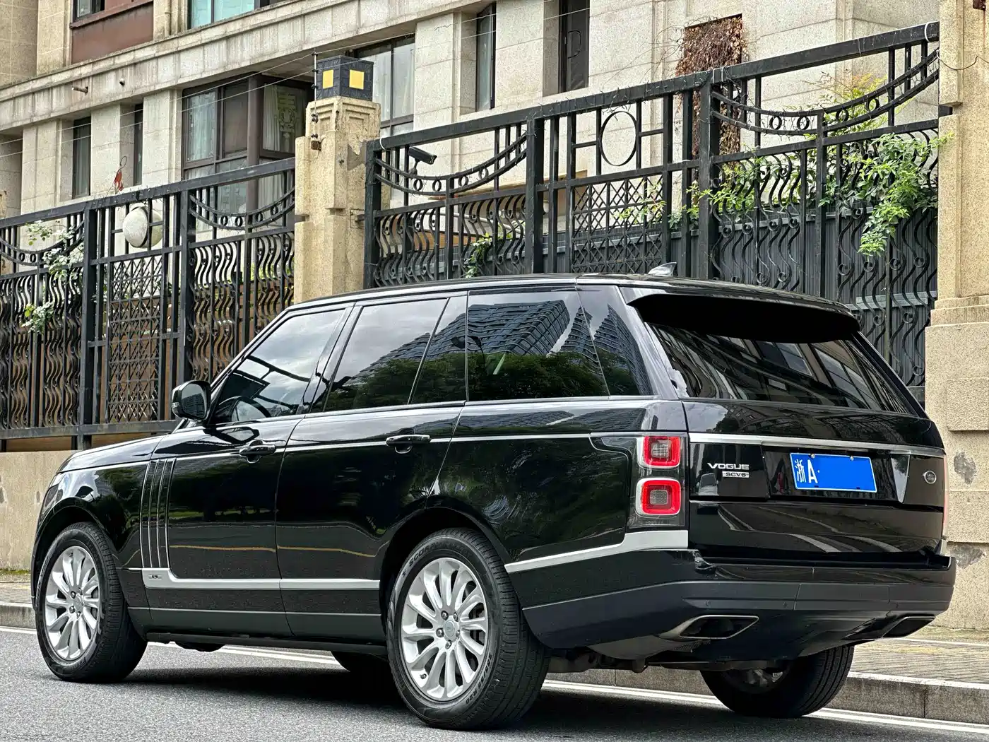 Land Rover Range Rover 2018 3.0 SC V6 Vogue Heritage Edition фото 4