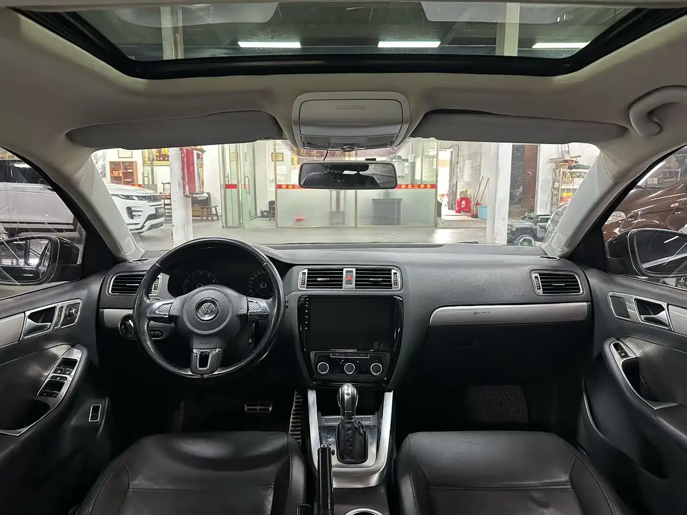 Volkswagen Sagitar 2014 Facelift 1.6L Automatic Comfort фото 3
