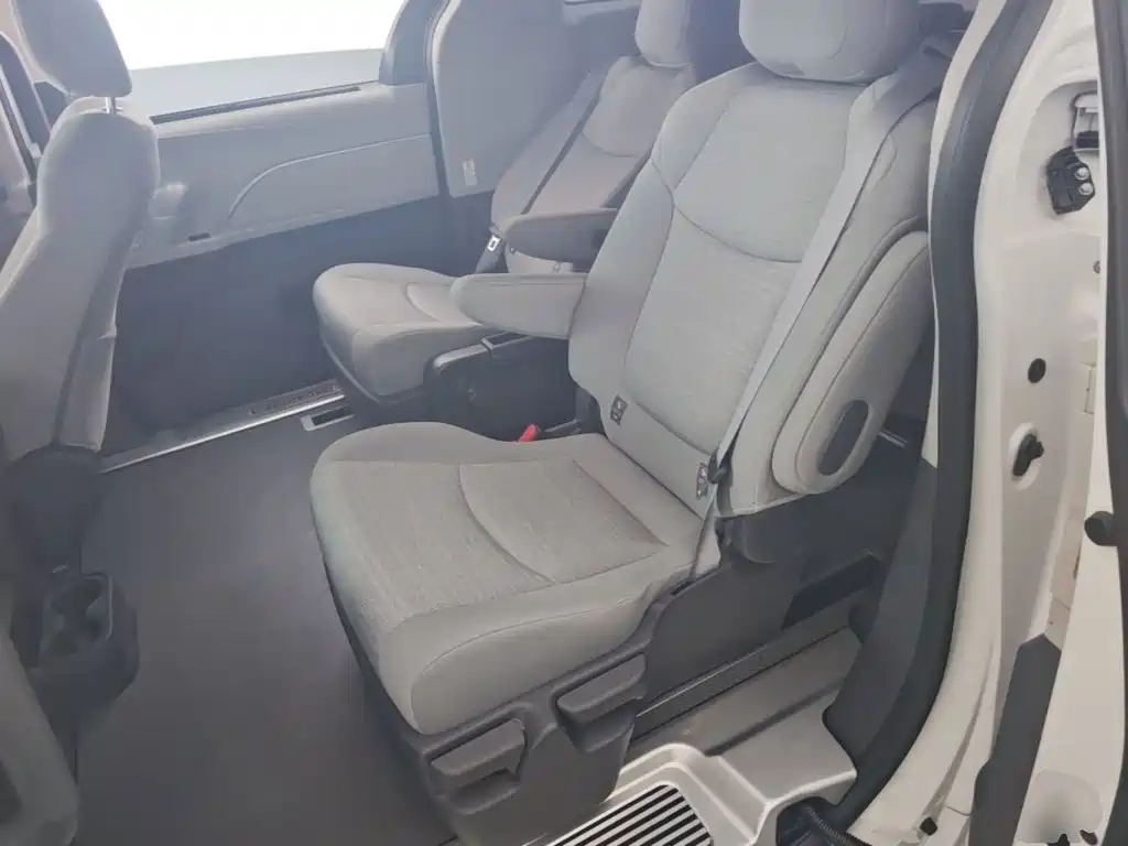 Toyota Sienna, миниатюра 17