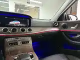 Photo 18 - Mercedes-Benz E-Class