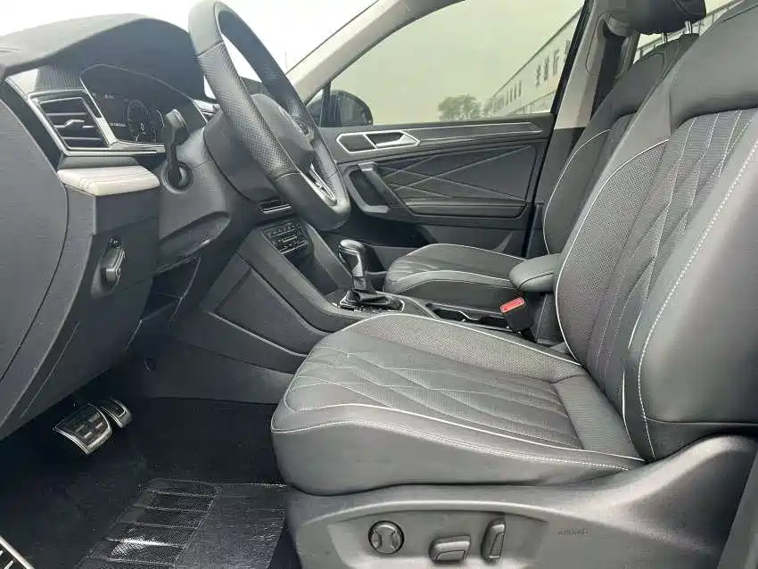 Volkswagen Tiguan L 2023 330TSI Auto 2WD R-Line Premium Edition фото 6