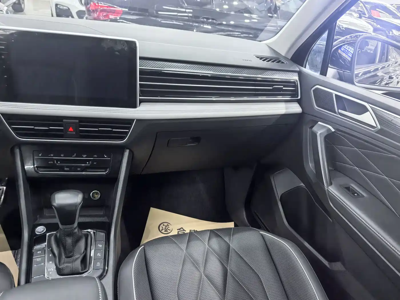 Volkswagen Tiguan L 2023 330TSI Auto 2WD R-Line Premium Edition фото 14