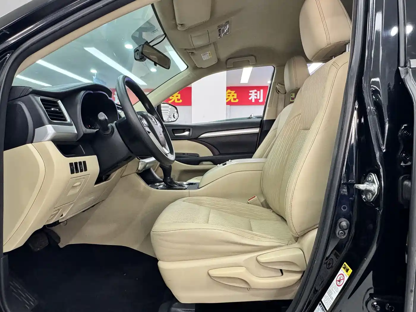 Photo 8 - Toyota Highlander