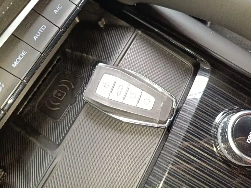 Фото 9 - Geely Monjaro
