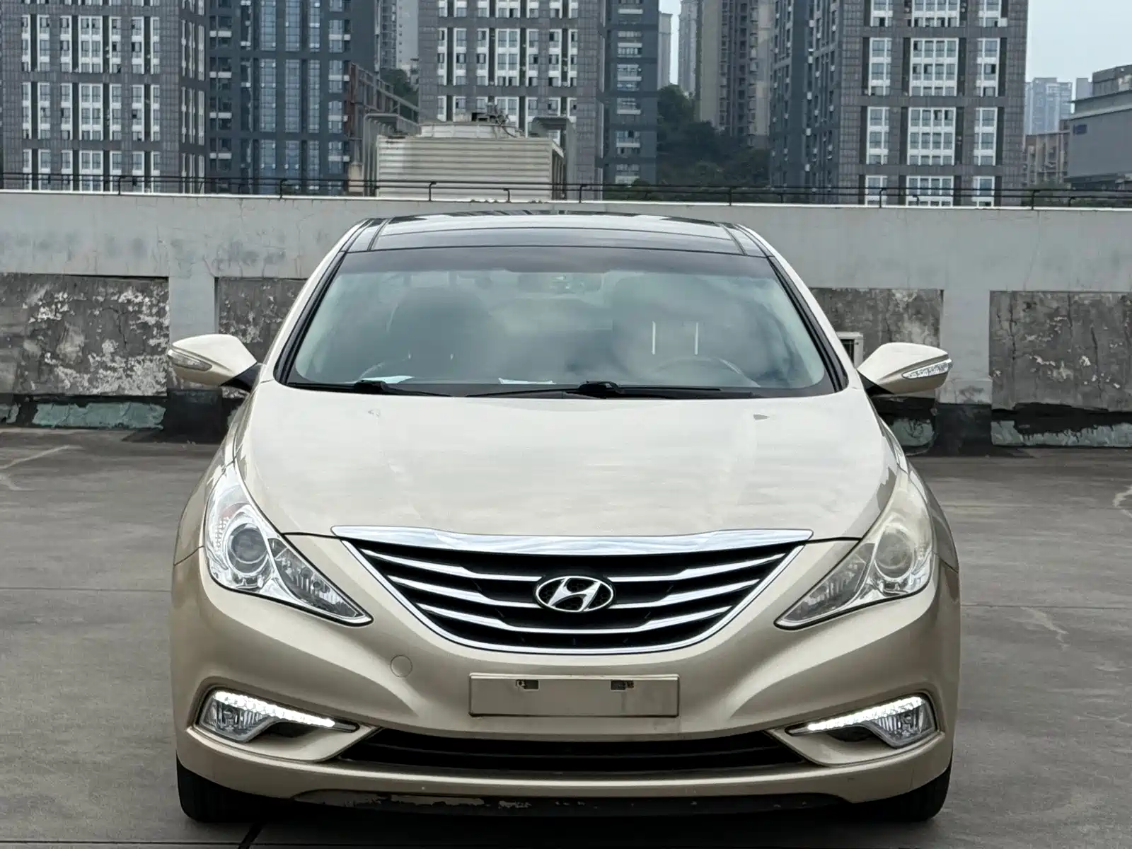 Photo 2 - Hyundai Sonata