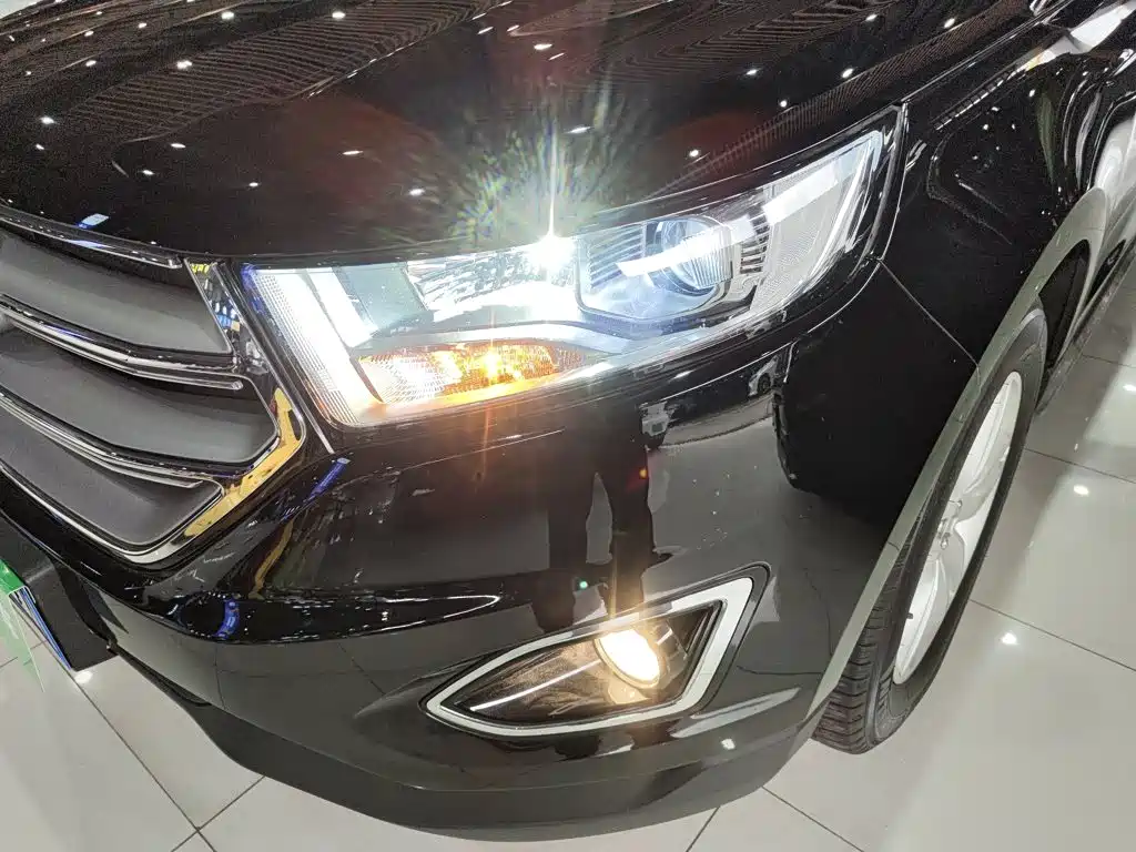 Фото 24 - Ford Edge