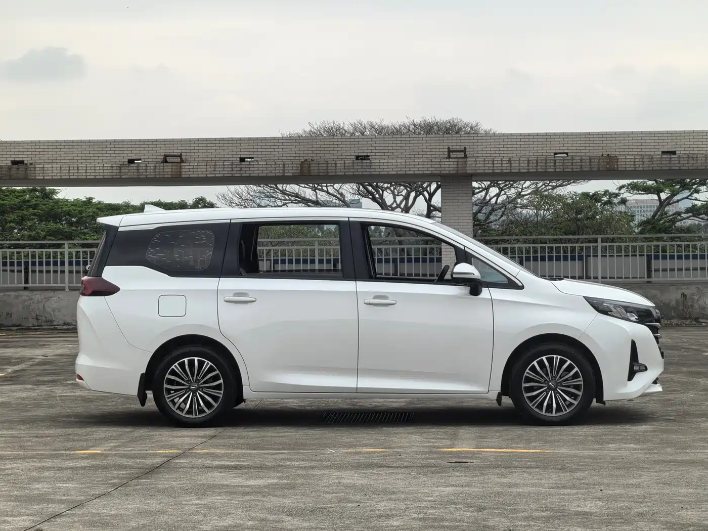 GAC Trumpchi Trumpchi M6 2019 270T Automatic Honor (7-seater) China V фото 4
