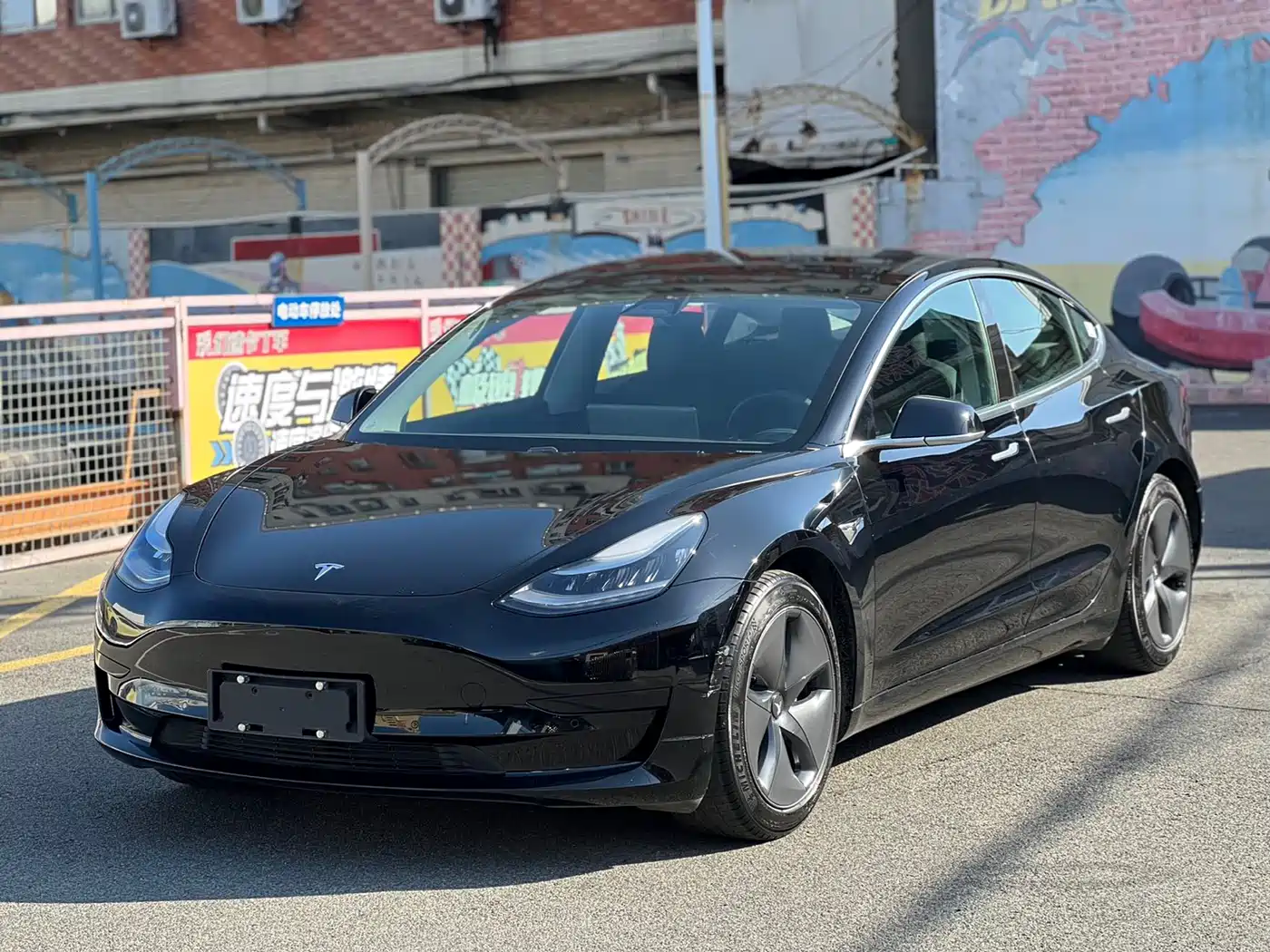 TESLA MODEL 3
