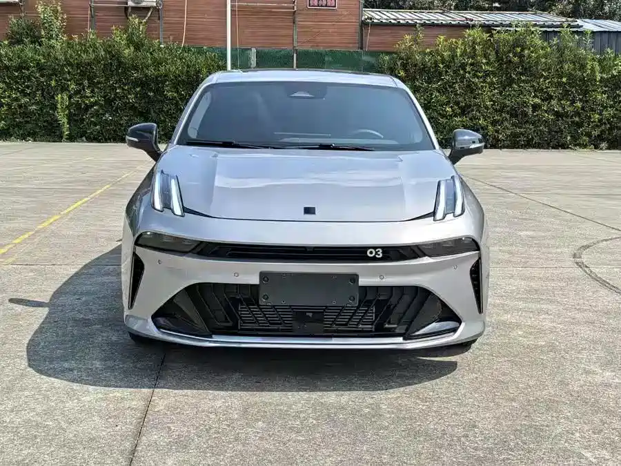Фото 2 - Lynk & Co 03