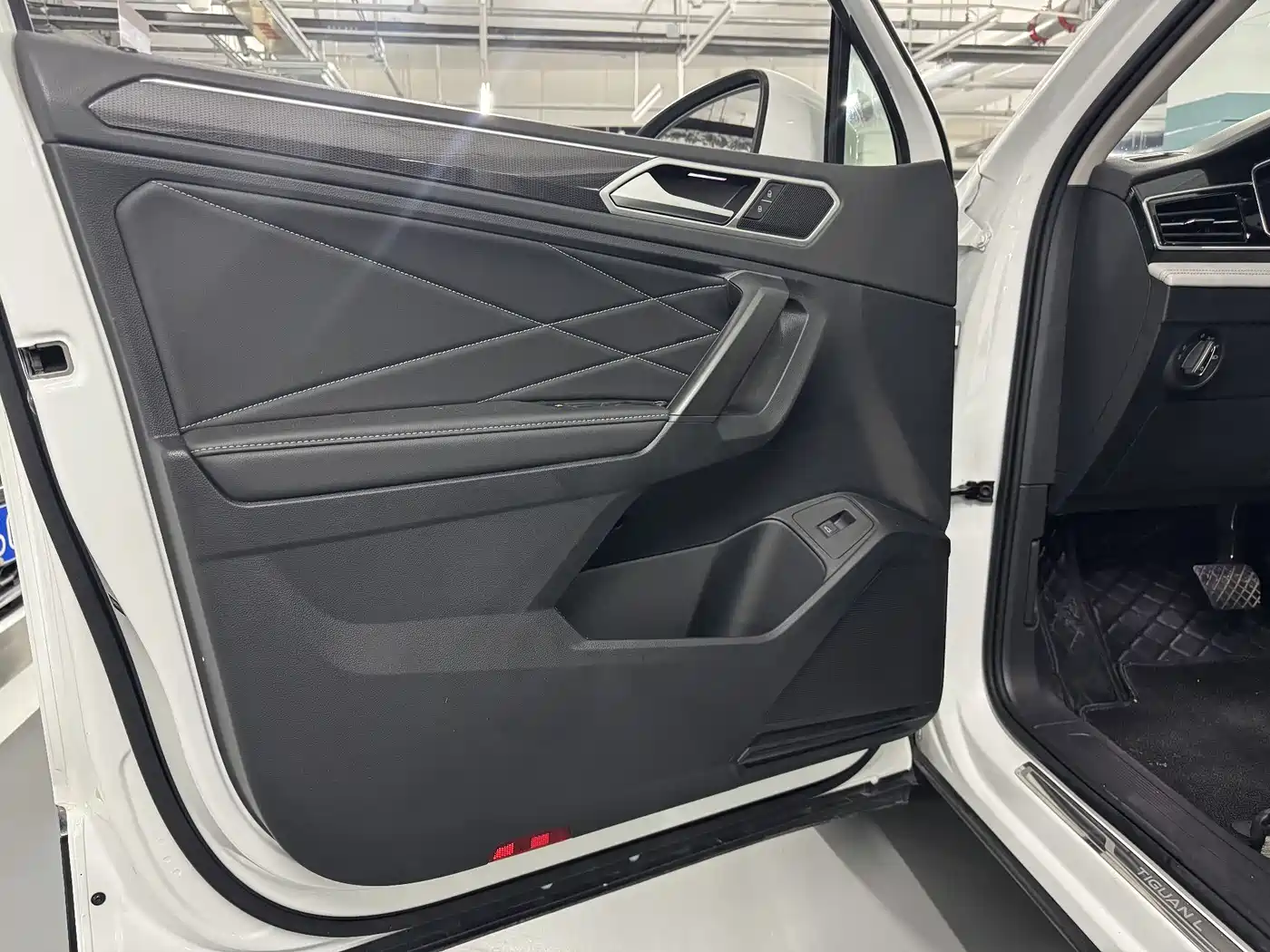 Volkswagen Tiguan L 2024 300TSI Auto 2WD Smart Edition фото 3
