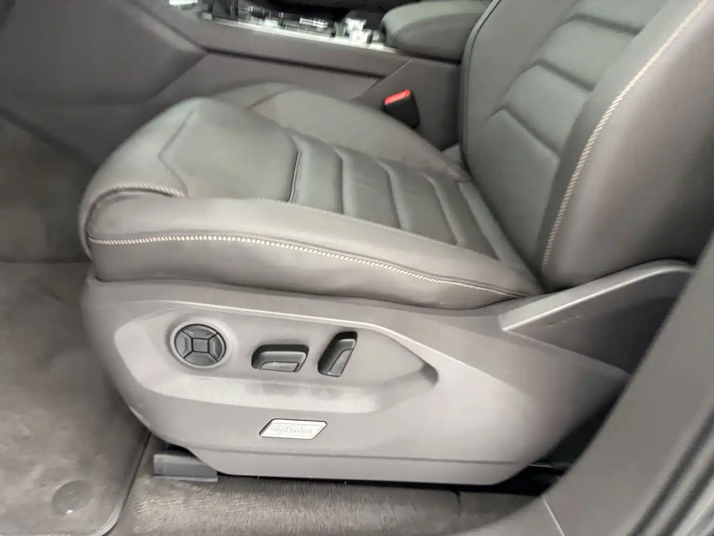 Volkswagen Touareg 2025 2023 3.0TSI R-Line Classic Sports Package